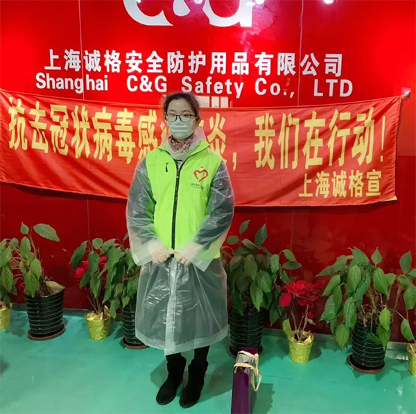 攜手戰(zhàn)&ldquo;疫&rdquo;，逆風(fēng)而上，上海志愿者助力抗疫防護(hù)服生產(chǎn)